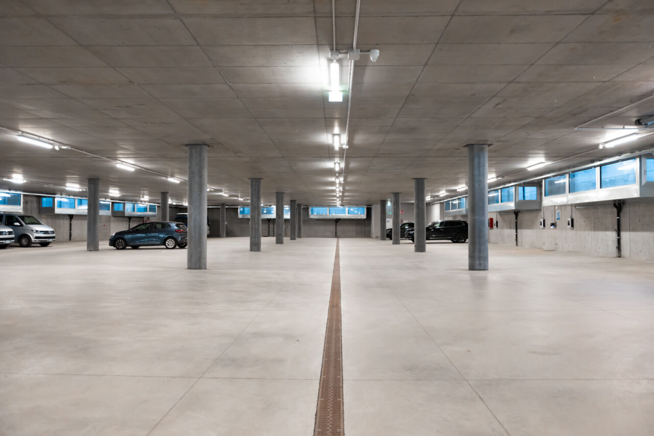 Skiers' parking with covered spaces in Livigno - Valandrea Ski Area