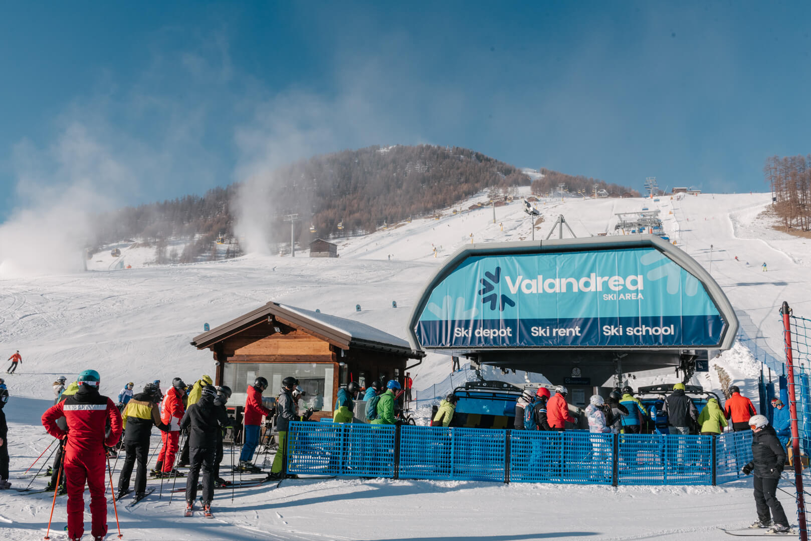 piste da sci in centro a livigno - ski area Valandrea